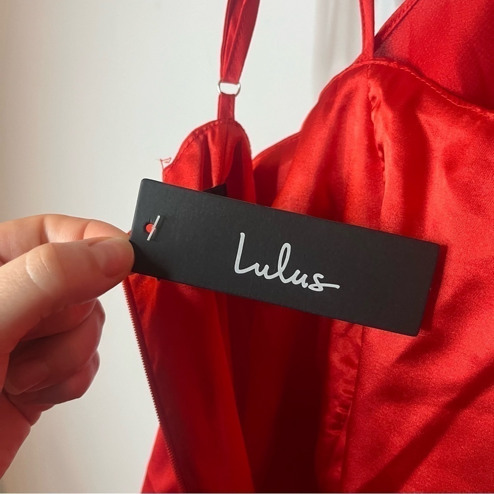 Lulu’s Chic For The Night Red Sleek Satin O-Ring Halter Mini Dress Sz M NWT - Picture 10 of 15